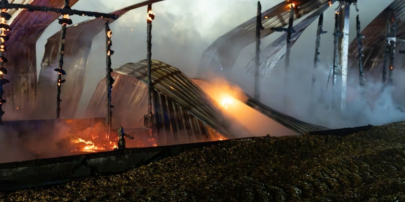FW-RD: Scheunenbrand in Schülp - Großaufgebot der Feuerwehr verhindert Ausbreitung - Foto: presseportal.de