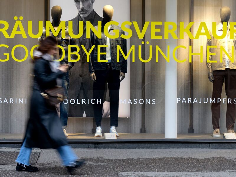 Ob Räumungsverkauf oder Rabattaktionen: Viele Händler umwerben die Kunden mit reduzierten Preisen. - Foto: Sven Hoppe/dpa