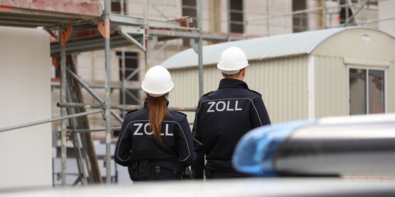 HZA-UL: Zoll-Ermittlungen/Arbeitnehmer nicht zur Sozialversicherung gemeldet/ Mutmaßlicher Schaden: 2,8 Mio. Euro - Foto: presseportal.de