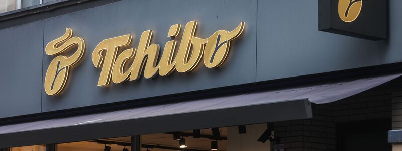 Kaffeeröster Tchibo erhöht Mitte Februar erneut seine Preise. - Foto: Oliver Berg/dpa