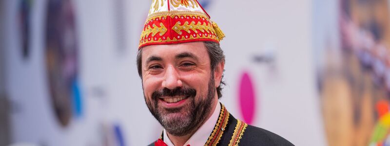 Der Kölner Zugleiter Marc Michelske verteidigt das Fehlen eines Putin-Wagens im Rosenmontagszug. (Archivbild) - Foto: Rolf Vennenbernd/dpa