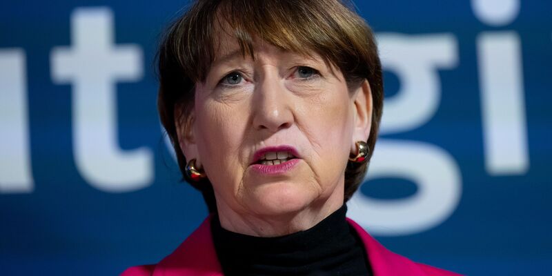 VDA-Chefin Hildegard Müller warnt vor weiteren Stellenverlagerungen der Autoindustrie ins Ausland. (Archivbild) - Foto: Sven Hoppe/dpa