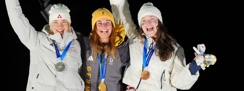 Rodel-Silber hinter Taubitz ging an Elina Bota aus Lettland (l), Bronze an Ashley Farquharson aus den USA. - Foto: Michael Kappeler/dpa