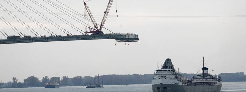 Die neue Grenzbrücke scheint US-Präsident Donald Trump ein Dorn im Auge zu sein. (Archivbild) - Foto: Paul Sancya/AP/dpa