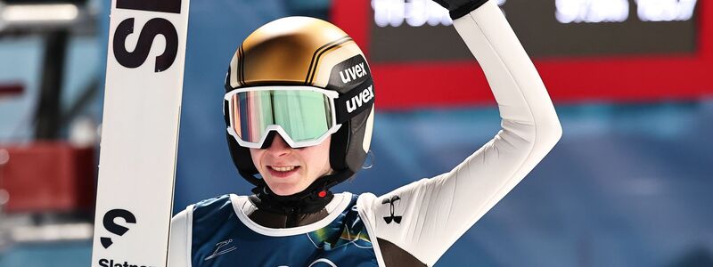 Nika Prevc konnte sich über nach Tränen-Silber über Gold freuen. - Foto: Daniel Karmann/dpa