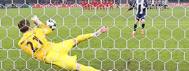 Klemens verschoss den entscheidenden Strafstoß. - Foto: Andreas Gora/dpa