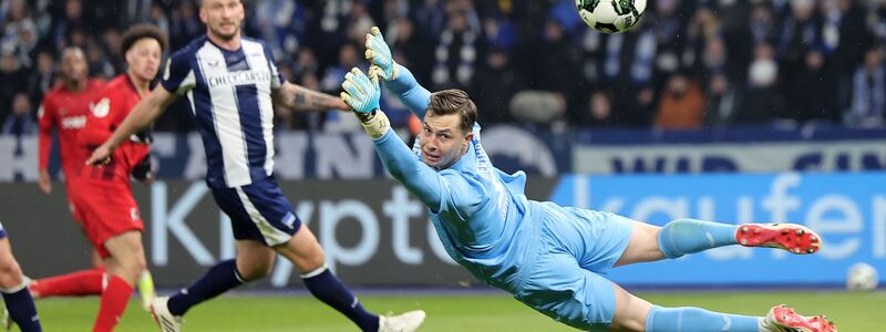 Tjark Ernst vereitelte viele Freiburger Chancen.  - Foto: Andreas Gora/dpa