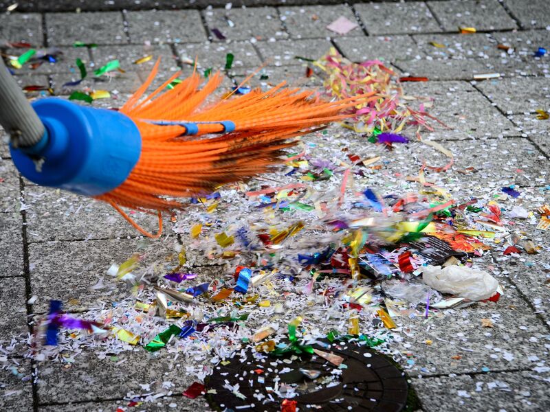 Ein Konfetti-Verbot sorgt für Diskussionen. (Symbolbild)   - Foto: Sina Schuldt/dpa