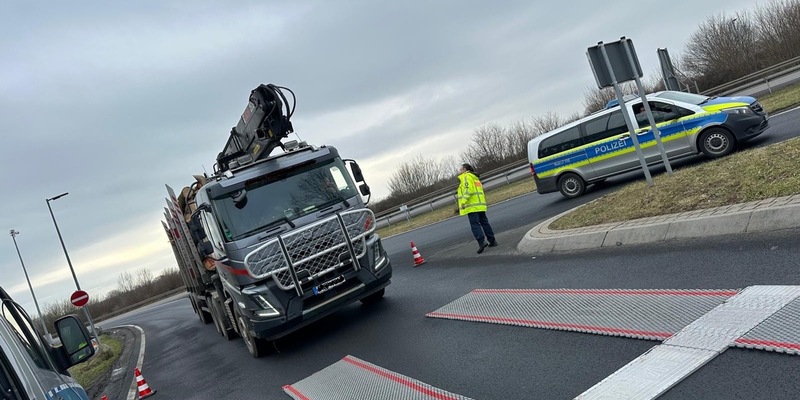 POL-OF: Kontrollaktion Truck and Bus: Verkehrsspezialisten kontrollierten 77 Lastkraftwagen - Foto: presseportal.de