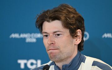 Leagreid musste auch bei der Pressekonferenz Fragen zu seinem Geständnis beantworten. - Foto: Hendrik Schmidt/dpa