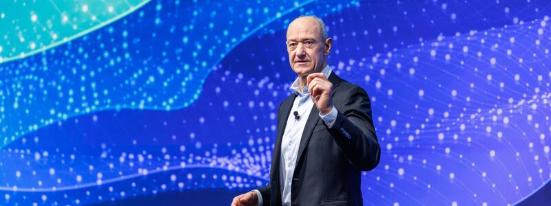 Siemens-Chef Roland Busch warnt vor einem Zurückfallen Europas. (Archivbild) - Foto: Matthias Balk/dpa