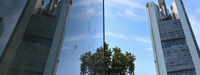 Hoch hinaus: Der Börsenwert der Commerzbank ist stark gestiegen (Archivbild) - Foto: Arne Dedert/dpa