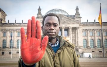 Ex-Kindersoldat appelliert an die Bundesregierung: Lassen Sie diese Kinder nicht allein! - Foto: presseportal.de