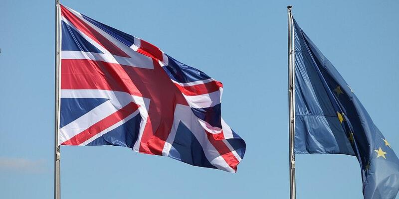 Fahnen von EU und Großbritannien (Archiv) - Foto: via dts Nachrichtenagentur