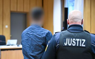 Ein 31-Jähriger soll vor allem in Baden-Württemberg und Nordrhein-Westfalen theoretische Führerscheinprüfungen für Fahrschüler absolviert haben und dafür 12.000 Euro erhalten haben.  - Foto: Katharina Kausche/dpa