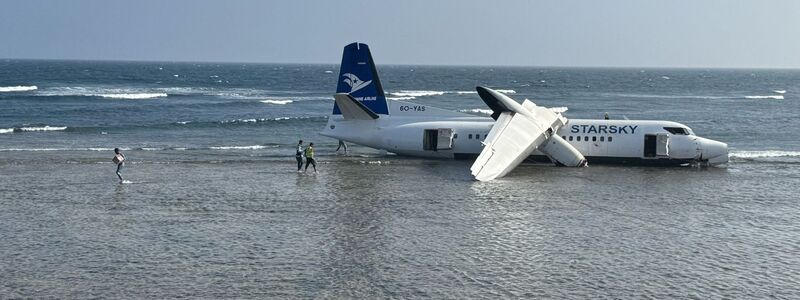 Von der Runway in den Ozean - so endete ein Inlandsflug in der somalischen Hauptstadt Mogadischu. - Foto: Mohamed Sheikh Nor/AP/dpa
