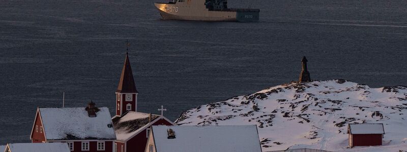 Rund um Grönland dürfte es künftig eine deutlich stärkere Nato-Präsenz geben. (Archivbild) - Foto: Evgeniy Maloletka/AP/dpa