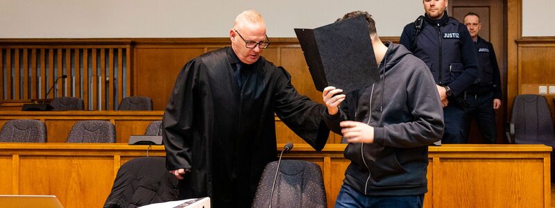 Der Prozess hat mit der Anklage und der Einlassung des Angeklagten begonnen. - Foto: Laszlo Pinter/dpa