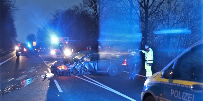 POL-HX: Auto gerät in Gegenverkehr - Foto: presseportal.de