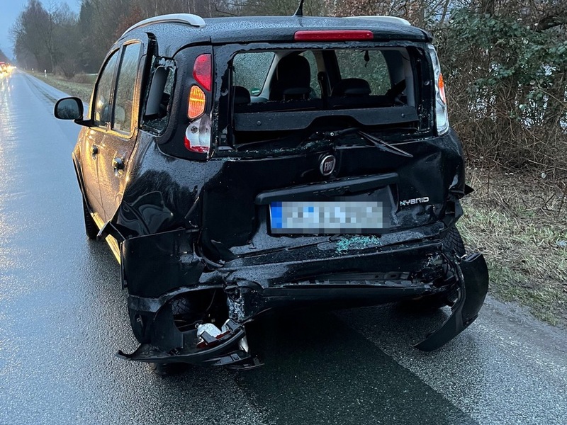 POL-HX: Unfall mit Bus nach missglücktem Wendemanöver - Foto: presseportal.de