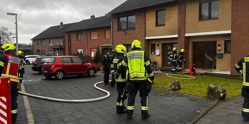 FW Bergheim: Kellerbrand in einem Reihenhaus in Bergheim -Niederaußem - Foto: presseportal.de