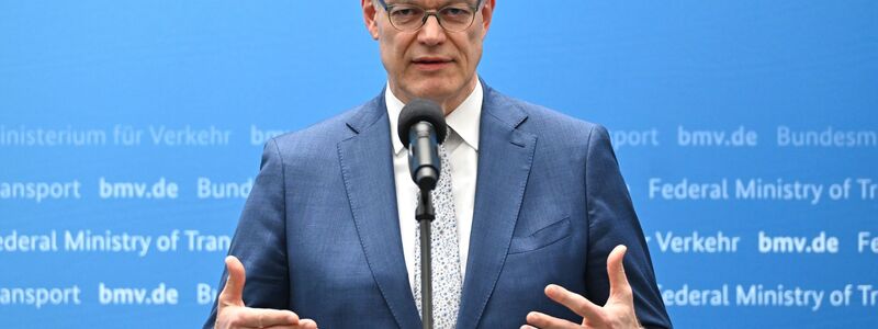 Ein neues Preisschild wollte der Minister nicht nennen. - Foto: Elisa Schu/dpa