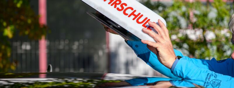 Ziel: Die Kosten für den Führerschein senken. (Archivbild) - Foto: Klaus-Dietmar Gabbert/dpa