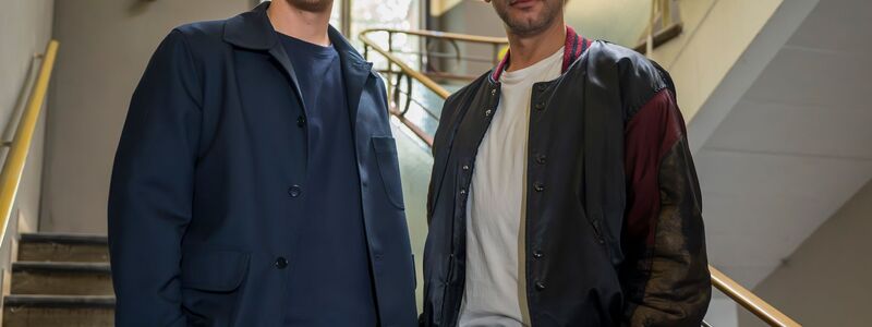 Ihr zweiter gemeinsamer Fall führt Ferdinand Hofer (l) und Carlo Ljubek (r) als «Tatort»-Ermittler auf die Münchner Sicherheitskonferenz. (Archivbild)    - Foto: Peter Kneffel/dpa