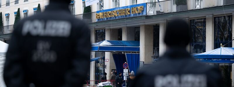 Während der politischen Veranstaltungen mit hochrangigen Gästen aus aller Welt wird das Nobelhotel Bayerischer Hof zur Hochsicherheitszone. (Archivbild)  - Foto: Sven Hoppe/dpa