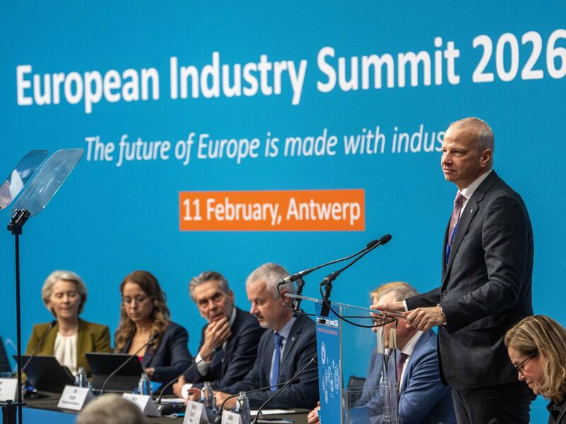 BASF-Chef Markus Kamieth zeigte sich unzufrieden mit der  - Foto: Jonas Roosens/Belga/dpa