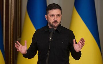 Für den ukrainischen Präsidenten Wolodymyr Selenskyj sind Wahlen in der vor fast vier Jahren von Russland angegriffenen Ukraine eine Frage der Sicherheit. (Archivbild) - Foto: Danylo Antoniuk/AP/dpa