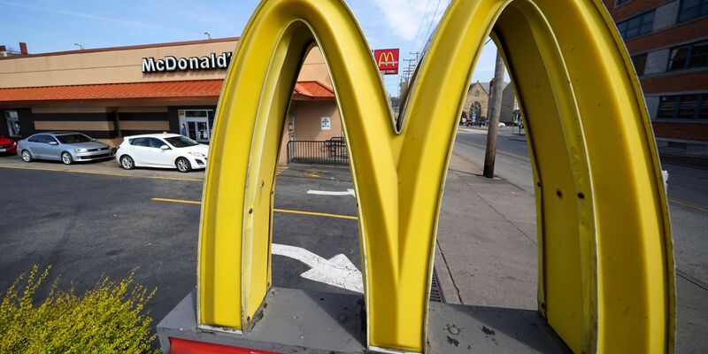 McDonald's und andere Fast-Food-Ketten führten mehr günstigere Menü-Optionen in den USA ein. (Archivbild) - Foto: Gene J. Puskar/AP/dpa