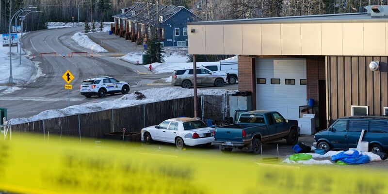 An einer Schule in Kanada kommen mehrere Menschen durch Schüsse ums Leben. Nun gibt die Polizei bekannt, wer die Tat mutmaßlich ausgeführt hat. - Foto: Jesse Boily/The Canadian Press via AP/dpa