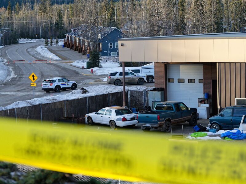 An einer Schule in Kanada kommen mehrere Menschen durch Schüsse ums Leben. Nun gibt die Polizei bekannt, wer die Tat mutmaßlich ausgeführt hat. - Foto: Jesse Boily/The Canadian Press via AP/dpa