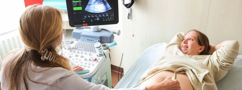 Jasmin Schmidt sagt, dass sie sich schon immer viele Kinder gewünscht hat. - Foto: Daniel Löb/dpa