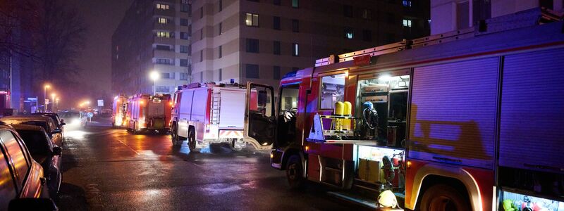 20 Wohnung sind laut Feuerwehr derzeit unbewohnbar. - Foto: Annette Riedl/dpa