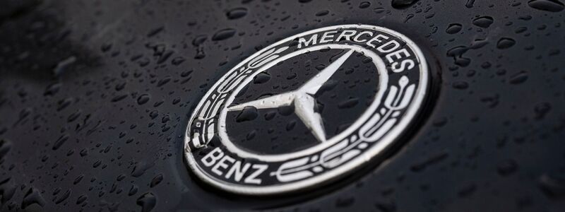 Gewinneinbruch bei Mercedes-Benz. (Archivbild) - Foto: Marijan Murat/dpa