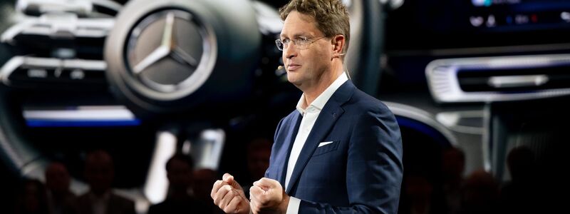 Mercedes-Chef Ola Källenius: «Effizienz, Geschwindigkeit und Flexibilität» (Archivbild) - Foto: Sven Hoppe/dpa