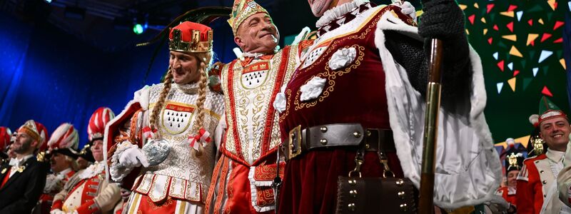 Das Kölner Dreigestirn besteht aus Prinz, Bauer und Jungfrau (Archivbild). - Foto: Federico Gambarini/dpa