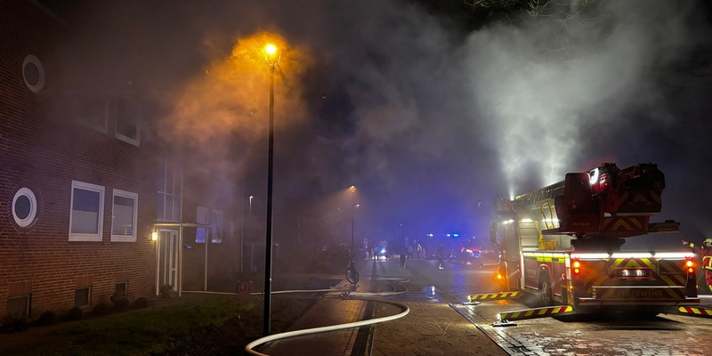 FW-HEI: Wohnungsbrand in Mehrfamilienhaus - Eine verletzte Person in Brunsbüttel - Foto: presseportal.de