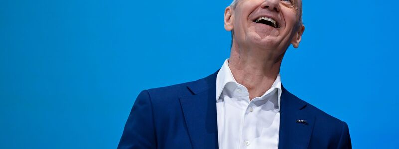 Siemens-Chef Roland Busch hat Grund zur Freude: Geschäftszahlen und Aktienkurs entwickeln sich gut. - Foto: Sven Hoppe/dpa