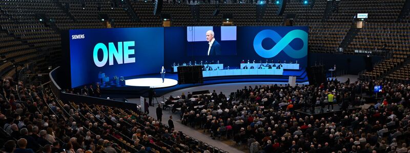 Bei der Hauptversammlung bekam die Siemens-Spitze Applaus der Aktionäre. - Foto: Sven Hoppe/dpa