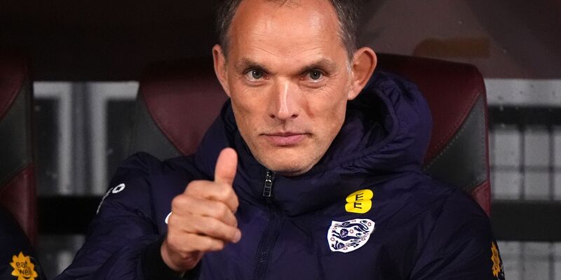 Daumen hoch: Thomas Tuchel hat einen neuen Vertrag in England unterschrieben. (Archivbild) - Foto: Bradley Collyer/PA Wire/dpa