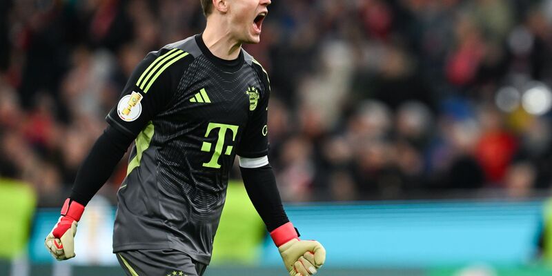 Auf dem Weg nach Berlin: Bayern-Kapitän Manuel Neuer jubelt nach dem Einzug ins Halbfinale.  - Foto: Sven Hoppe/dpa