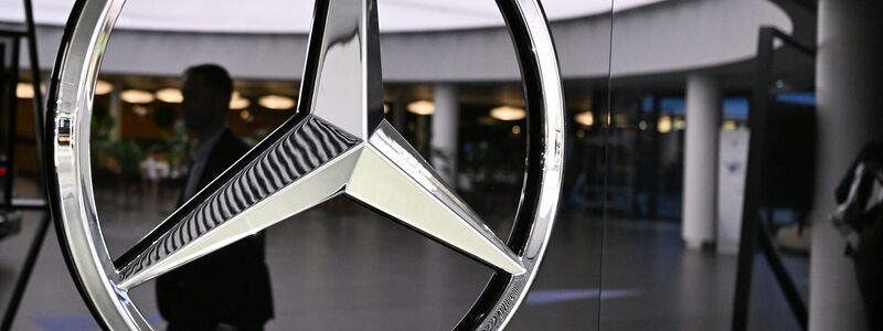 Mercedes-Benz mit Gewinneinbruch im Geschäftsjahr 2025. - Foto: Bernd Weißbrod/dpa
