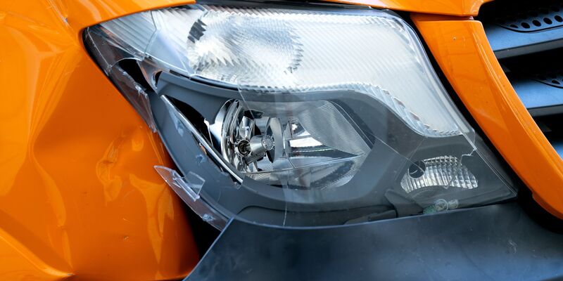 Parkrempler können bei modernen Autos schnell sehr teuer werden, beklagt der ADAC. (Archivbild) - Foto: Sven Hoppe/dpa