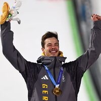 Philipp Raimund will auch auf der Großschanze angreifen. - Foto: Daniel Karmann/dpa