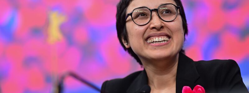 Die Regisseurin Shahrbanoo Sadat stellte ihren Film «No Good Men» vor. - Foto: Sebastian Christoph Gollnow/dpa