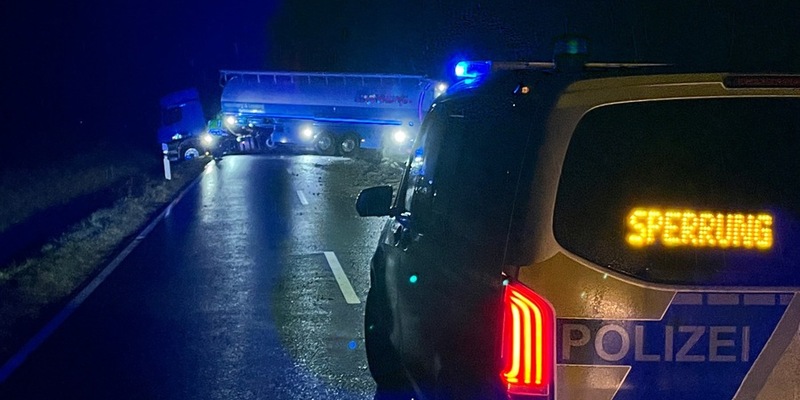 POL-COE: Dülmen-Hiddingsel, K27/Lkw steht quer auf Straße - Sperrung aufgehoben - Foto: presseportal.de