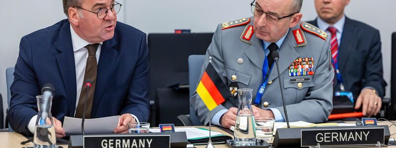 Verteidigungsminister Boris Pistorius hat Generalinspekteur Carsten Breuer für einen Nato-Spitzenposten vorgeschlagen. (Archivbild) - Foto: Geert Vanden Wijngaert/AP/dpa